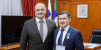 Сергей Меликов вручил Айдару Байрамову медаль «За вклад в социально-экономическое развитие Республики Дагестан» - Сетевое издание Дербент